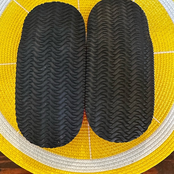 Red Floaties - Picture 4 of 4